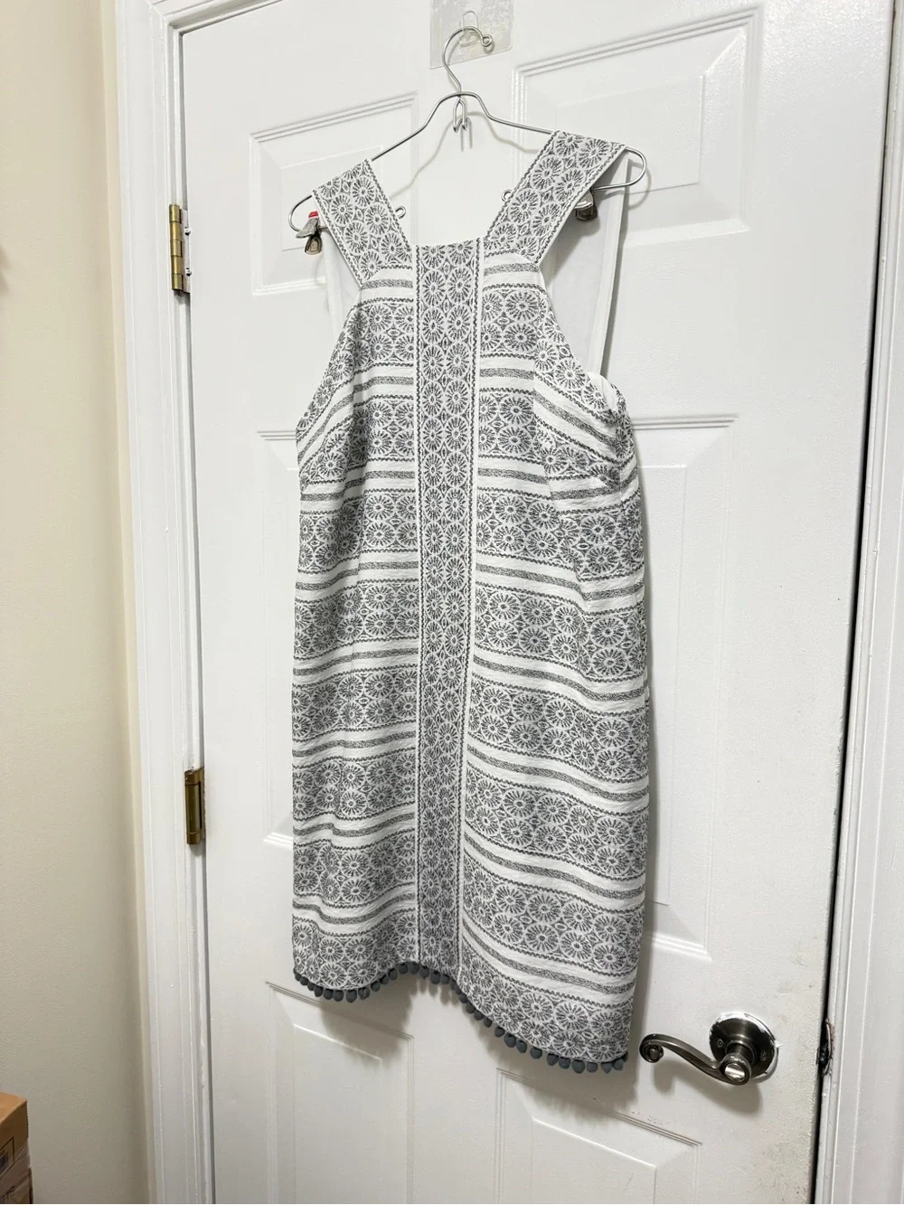 MAGGY LONDON Gray and White Lace-Pattern Shift Dress with small pom-pom - Picture 2 of 13